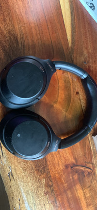 Sony WH-1000xm3 wireless noise canceling headphones 