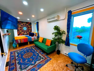 Version Française : OFFRE LIMITÉE : -50 % sur le 1er mois de loyer ! ✔ Chambre moderne avec canapé-l...