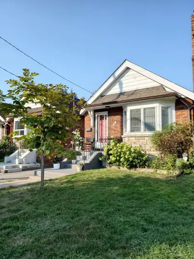 Welcome to this charming detached bungalow for lease in the desirable East York neighborhood! This s...