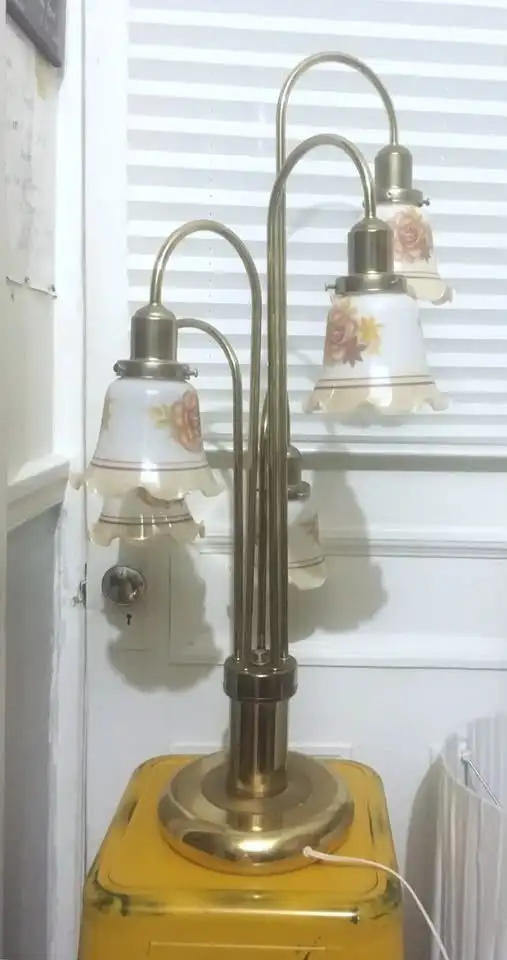 Mid Century Table Lamp with 5 Vintage Tulip lampshades - $200 in Indoor Lighting & Fans in City of Montréal - Image 5