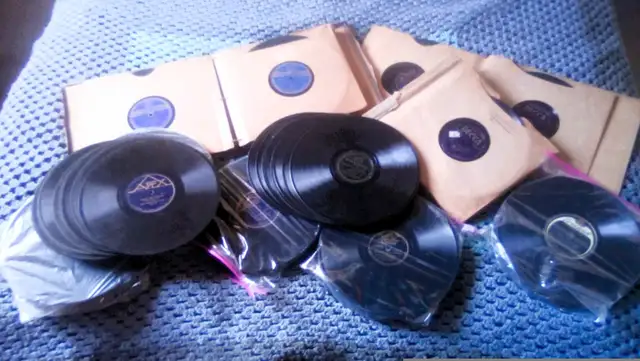 Vinyl Records / Disques Vinyles64840237474690122