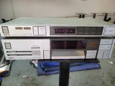 Very Nice High End Vintage. 1984-1985 Akai Stereo Synthesizer Tuner Model AT-A2 $85 Akai Computer Co...