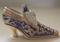 Enameled Metal High Heeled Shoe with a Bow & Rhinestone Trinket