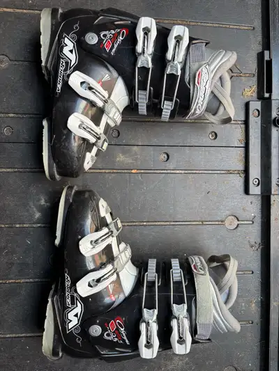 ski boots, View more