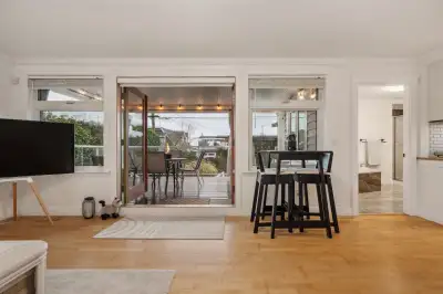 Looking for a respectful individual or couple to share a spacious and cozy part of a White Rock deta...