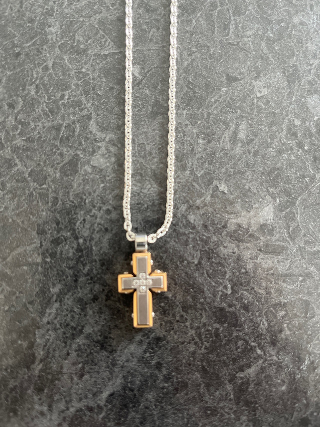Chaîne acier inoxydable avec pendentif croix dans Bijoux et montres  à Lévis - Image 2