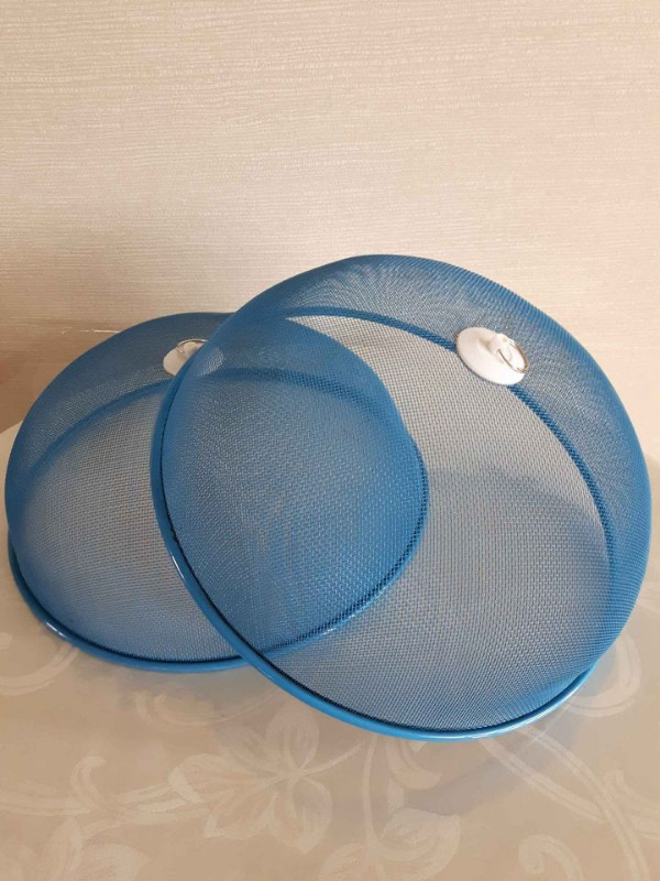 2 Cloches alimentaire en maille métallique, 30 cm. dans Vaisselle et articles de cuisine  à Longueuil/Rive Sud