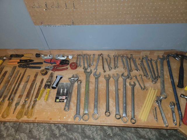 Lot of Mixed tools in Hand Tools in Calgary - Image 2