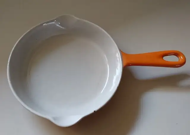 Vintage LE CREUSET Orange Enameled Cast Iron 6.5" Skillet Pan in Arts & Collectibles in Oshawa / Durham Region - Image 6