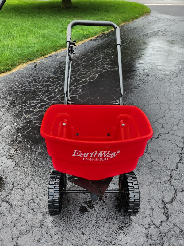 Lawn Fertilizer Spreader Lawnmowers & Leaf Blowers Hamilton Kijiji