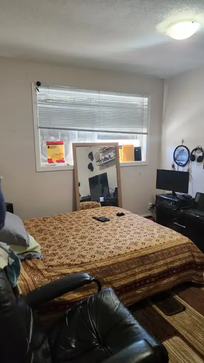 Bedroom for rent in 3 bedroom, 1 & 1/2 bath townhouse. $850 a month includes heat, hot water, hydro,...