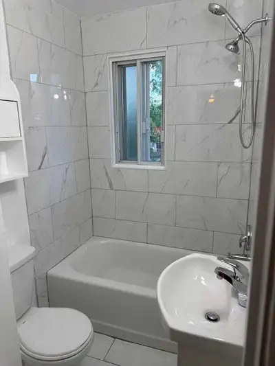 Découvrez ce magnifique appartement, situé à Ahuntsic-Cartierville. Cet espace de vie lumineux offre...