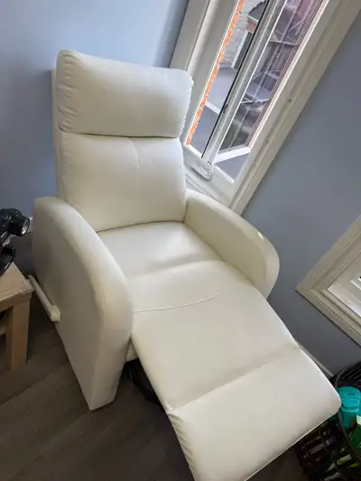 White Leather Manual Recliner Chair – Like New Condition, View more