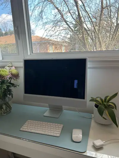 Apple iMac 24" (Spring 2021) - Silver (Apple M1 Chip / 8-Core GPU / 256GB SSD / 8GB RAM) for sale. I...