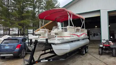 2011 SunTracker Bass Buggy 18ft pontoon. Boat and pontoons are in excellent shape. Mercury "Bigfoot"...