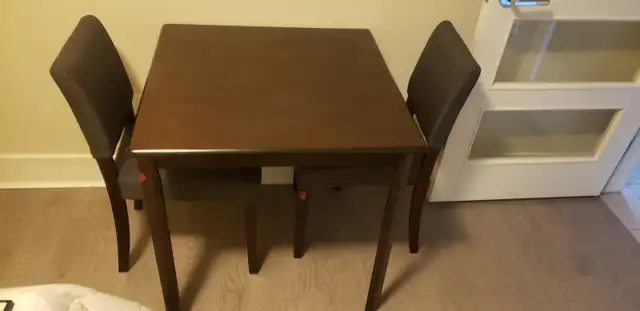 Small Apartment Table and Chair Set in Dining Tables & Sets in Dartmouth - Image 6