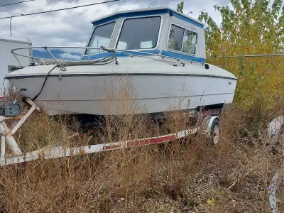 Potential project, 350 with duel prop Volvo Penta leg. Motor needs rebuild. Surge brakes on trailer....