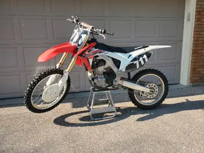 2016 Honda CRF 250 owned since 2017 by a vet rider. Never raced. Low hours. 45.2 on the hour meter (...