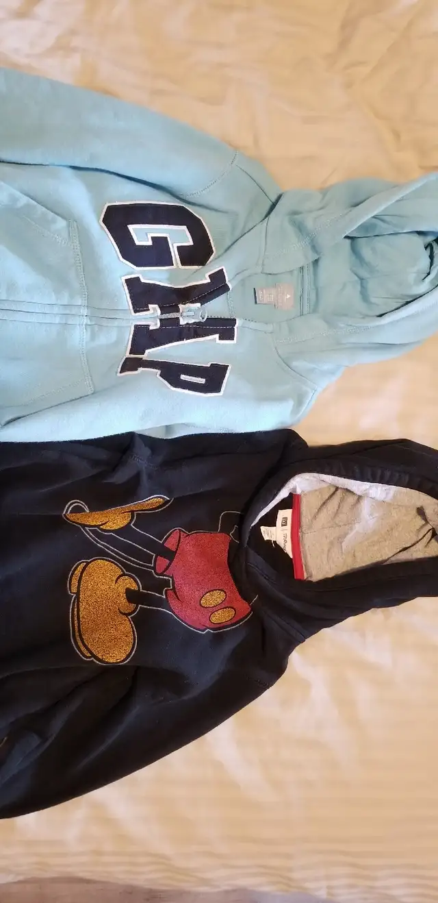 Gap sweaters child  in Clothing - 4T in Markham / York Region - Image 2