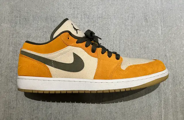 Nike Air Jordan 1 Low SE in Men's Shoes in Oakville / Halton Region - Image 2