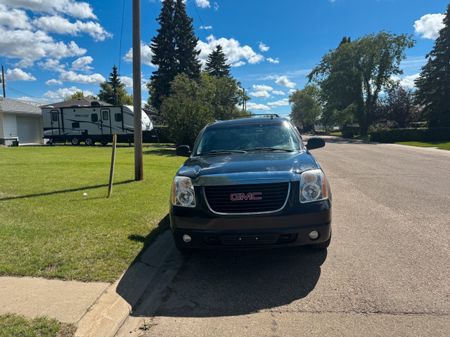 2008 Yukon XL 4x4 in Cars & Trucks in Red Deer - Image 2