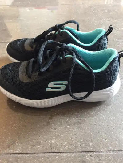 Girls Youth Sketchers Shoes Size 1, View more