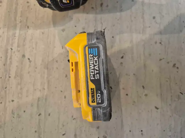 DeWalt 20V Max Brushless 23GA Pin Nailer DCN623 in Power Tools in Mississauga / Peel Region - Image 6