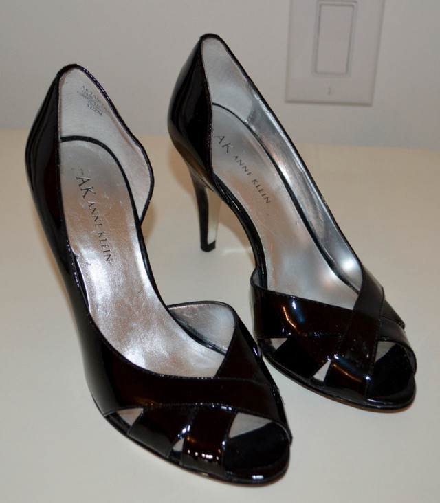 Anne Klein Black Patent Leather Peep Toe Pumps Heels Size 5.5 in Women's - Shoes in City of Toronto