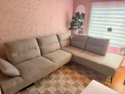Large sectional sofa with adjustable/reclining cushions Purchased in 2023 from structube (Nimes, 202...