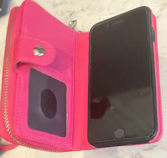 Apple iPhone SE case cover with wallet  in Cell Phone Accessories in Oakville / Halton Region - Image 2