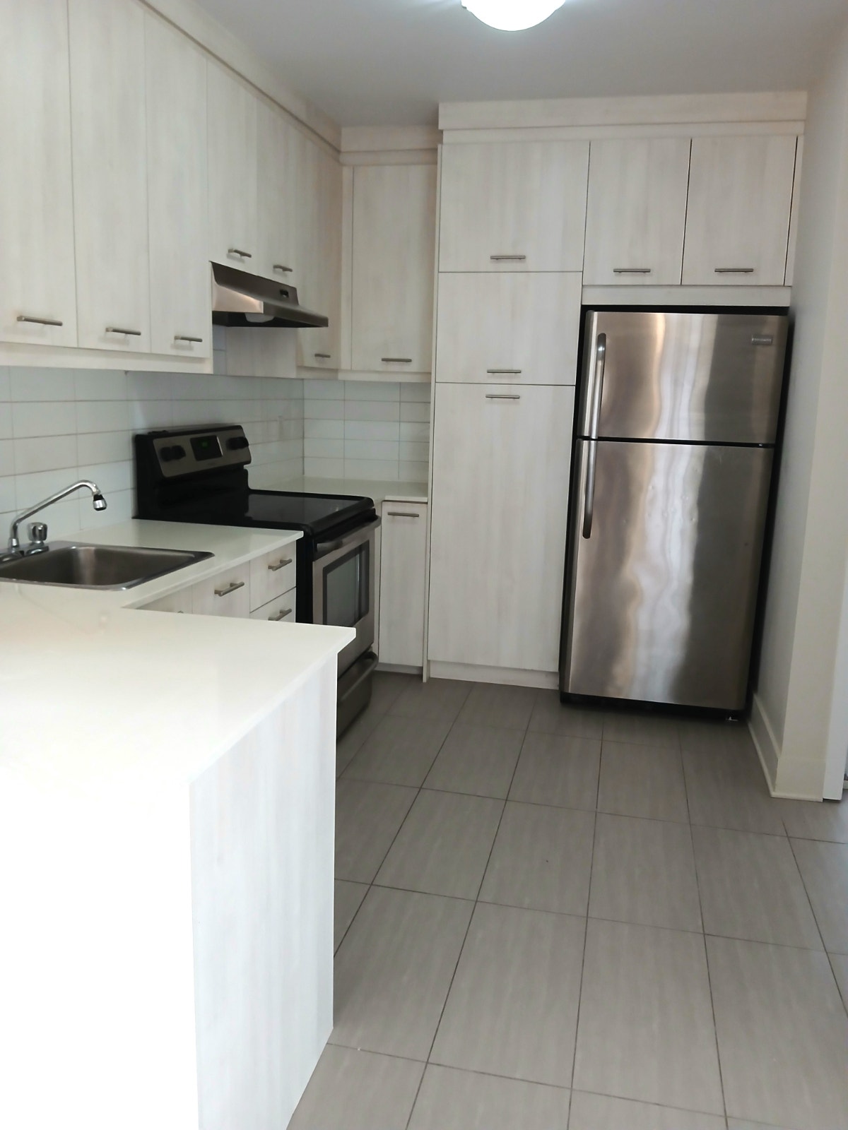 3 Bedroom 1 Bathroom Apartment at 5590 Legare — photo 2