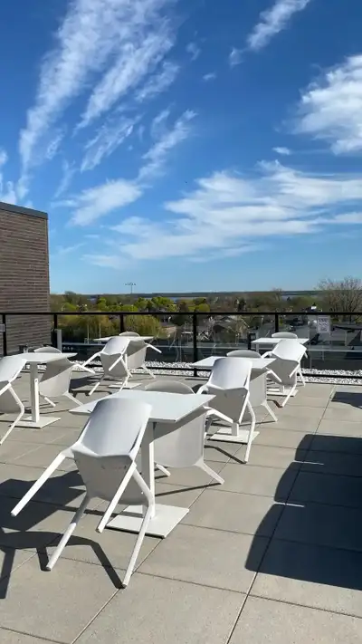 Aubaine / Great deal - Condo 31/2 avec chambre fermée