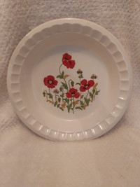 Like New! Vintage Decorative Poppy/Rememberance Day Pie Plate