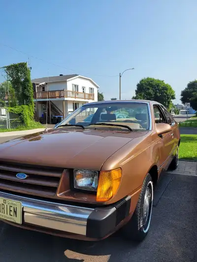 Ford Tempo L deux portes première génération 2.3 litre manuel 5 vitesses 52,000km très rare sur le m...