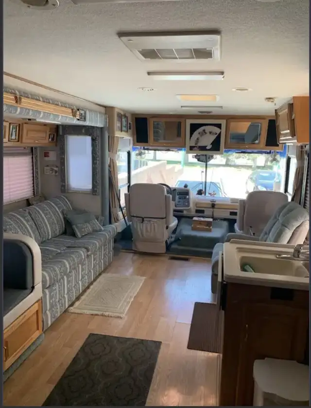Dolphin Motorhome 36 Foot Class A in RVs & Motorhomes in Lethbridge - Image 4