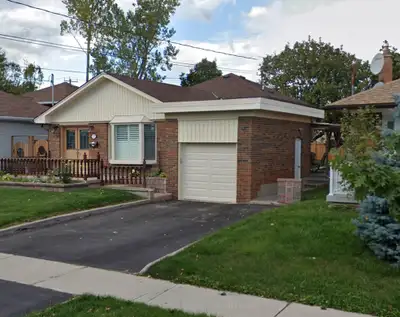 3 bedroom 2 bath  for rent near Markham & Lawrence