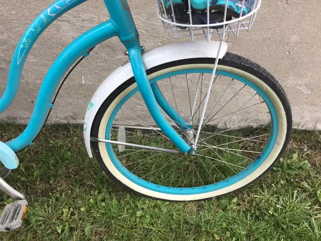 Woman’s cruiser bike. in Cruiser, Commuter & Hybrid in Sudbury - Image 5