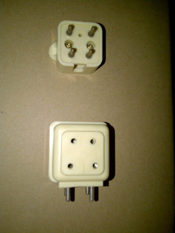 Older style 4 pin phone plug / dual phone adapter in Home Phones & Answering Machines in Ottawa