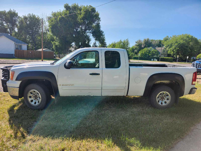 2009 GMC Seirra $6000OBO in Cars & Trucks in Lethbridge - Image 2