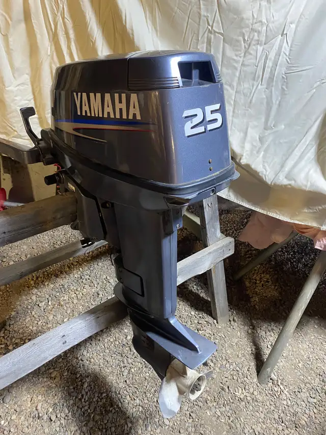 14 ft. Aluminum Boat & 25 HP Yamaha Outboard in Powerboats & Motorboats in Red Deer - Image 3