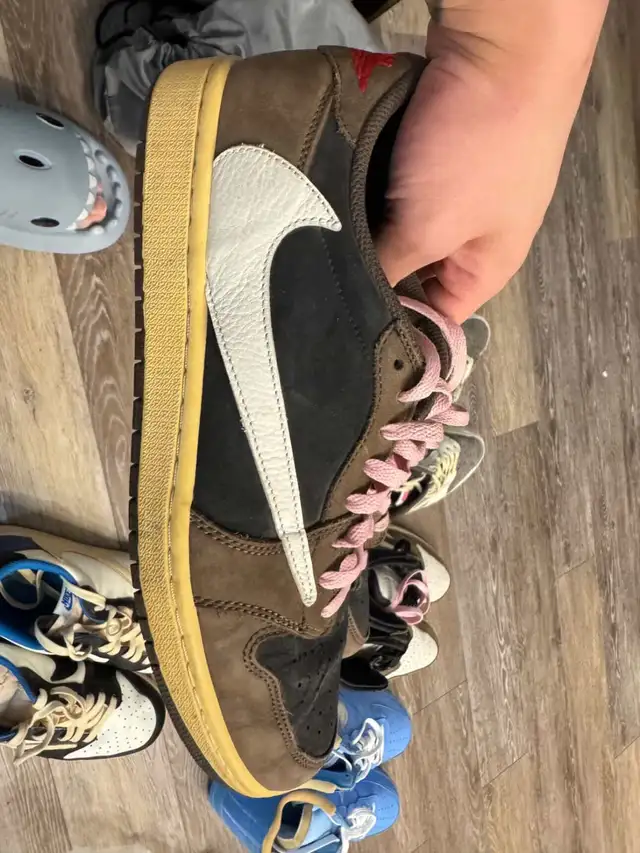 Jordan 1 Retro Low OG SP Travis Scott Mocha in Men's Shoes in City of Toronto - Image 3