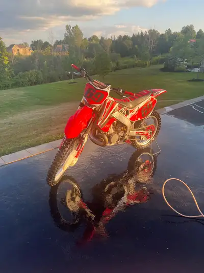 1998 Honda Cr250 2 stroke in great condition - HAS OWNERSHIP - Top end rebuild done around 15-20hrs...
