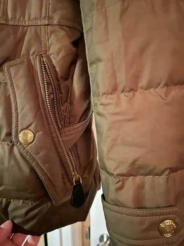 Beutifull Burberry winter coat  in Women's - Tops & Outerwear in Markham / York Region - Image 6