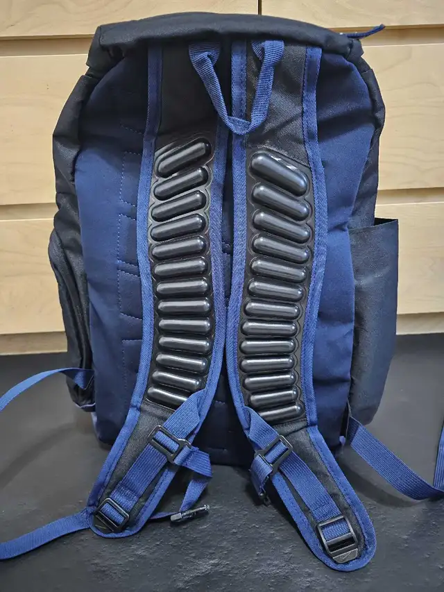 Nike Elite Backpack USA black in Bags & Luggage in Mississauga / Peel Region - Image 3