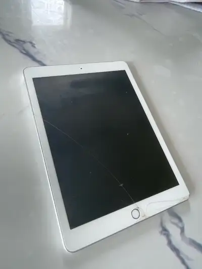 Apple iPad 5th Gen-A1822 (FOR PARTS), View more