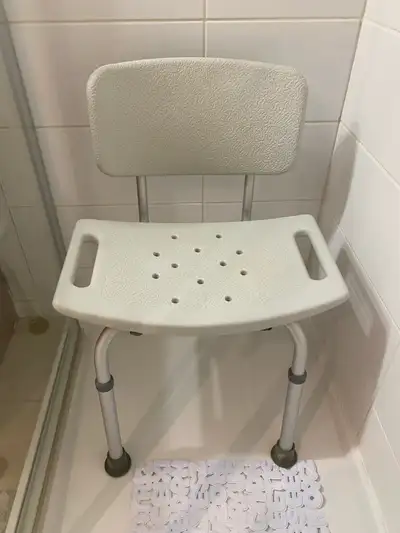 Chaise pour s’asseoir dans la douche Excellent état et très propre