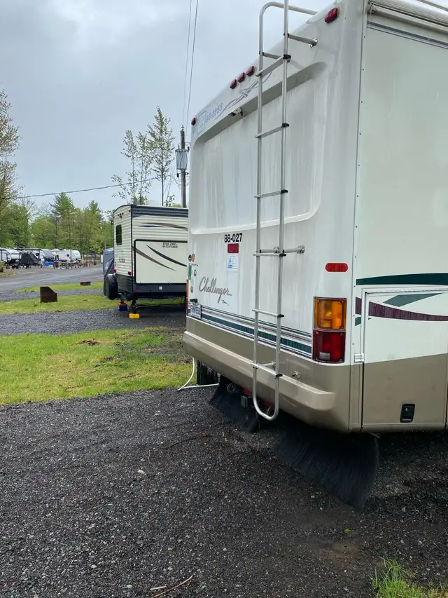 V R a vendre Ford V10 Triton 35 pieds 80,000 KM in RVs & Motorhomes in Laval / North Shore - Image 3