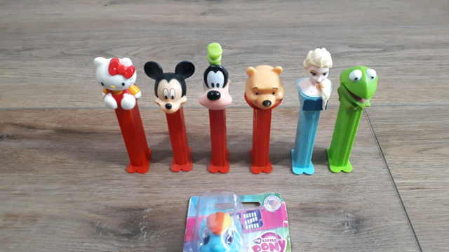 Pez collection set, Walt Disney, hello Kitty, 7 of them in Toys & Games in Ottawa - Image 3