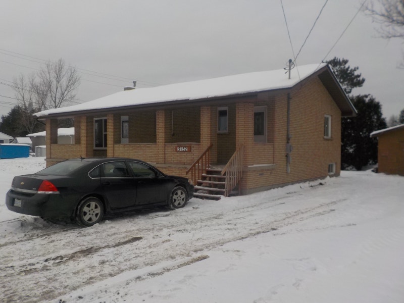 Great Location! House for rent across Hanmer Mall Long Term Rentals