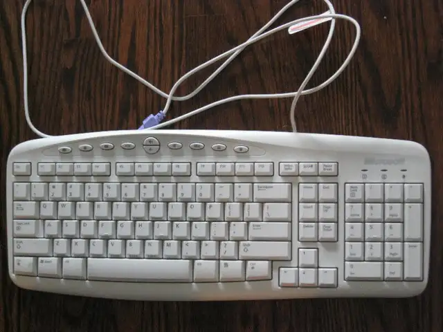 Microsoft Wired Keyboard 500 in Mice, Keyboards & Webcams in City of Toronto - Image 2